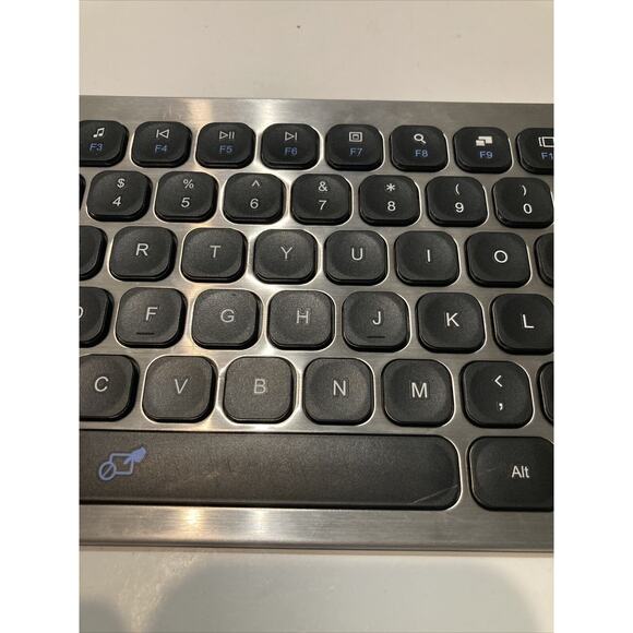 Arteck HW197 Wireless Keyboard 2.4G Built-In Touchpad Mouse *missing dongle - Picture 4 of 9